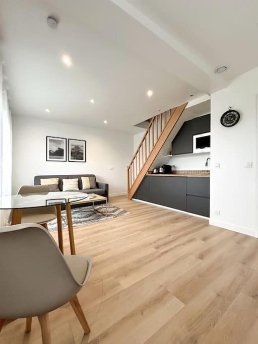 New Duplex 1 Minute Walking From Overground Apartment